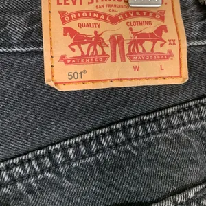 Levis 501 High Waist Cut Off Jean Shorts Size 29 Black thumbnail 7