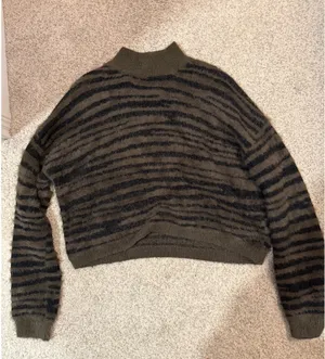 Jessica Simpson Sweater thumbnail 2