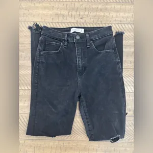 Abercrombie & Fitch Black Distressed Skinny Jeans thumbnail 4