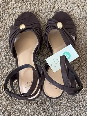 A New Day NWT Elegant Minimalist Strappy Heels Brown Block Heel Gold Accent Women 9.5 thumbnail 7