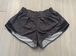 Lululemon Hotty Hot Shorts 2.5" Grey Heather size 6 thumbnail 1