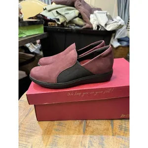 Munro Clay Slip On Sneaker Size 6 M Burgundy Leather Cushioned Shoes Loafer thumbnail 2