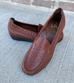 SAS Womens Comfort Brown Loafers Slip on shoes size 8 Mature Casual Leather thumbnail 1