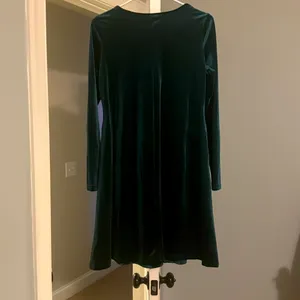 Women’s size small dark green velvet dress thumbnail 2