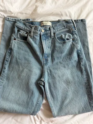 Abercrombie & Fitch Ultra High Rise 90s Straight Jeans thumbnail 3