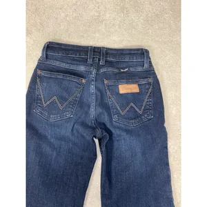wrangler mid tise trouser raw hem size 24x30‎ dark wash Cut To 30in Inseam thumbnail 10