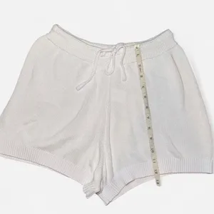 Source Unknown 2-Piece White Knit Beach Set with Tube Top and Shorts; Size SMALL thumbnail 4