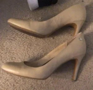 Calvin Klein nude pumps thumbnail 1
