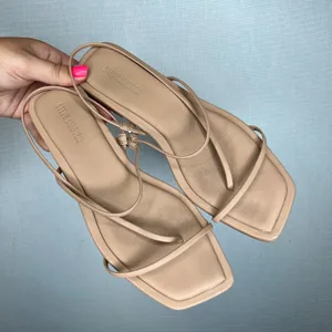 Steve Madden Lynley Flat Nude‎ Thong Strap Square Toe Sandal Flats Size 8.5 thumbnail 1