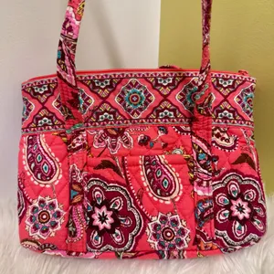 Vera Bradley Pink Shoulder Bag Zip Top Call me Coral Retired Pailsey Medallion thumbnail 4