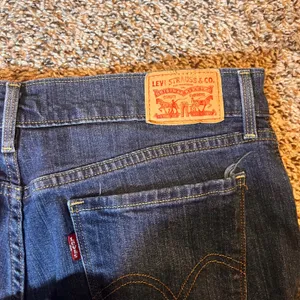 Levi's 505 Straight Leg Jeans Women's Size‎ 28 Dark Wash Denim thumbnail 7