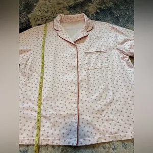 Uniqlo Light Pink Short Pajama Set with Small Floral Print thumbnail 6