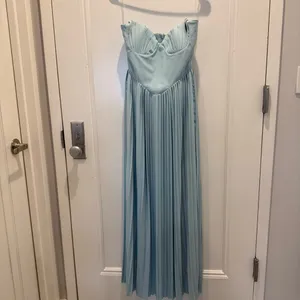 HOUSE OF CB 'Marcella' Ocean Blue Pleated Maxi Dress thumbnail 5