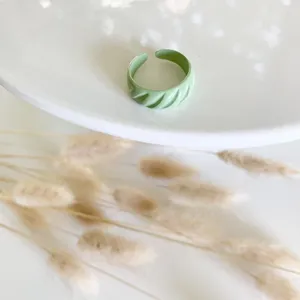Croissant Ring Green thumbnail 3