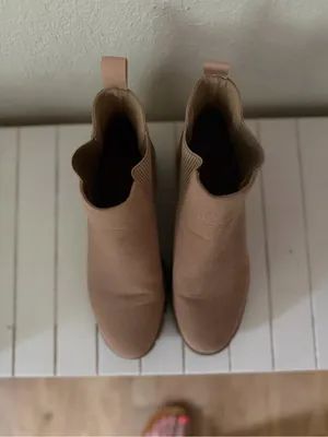 Women’s Chelsea Lug Boot in Taupe thumbnail 3