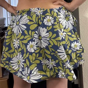 Flower print short skirt thumbnail 2
