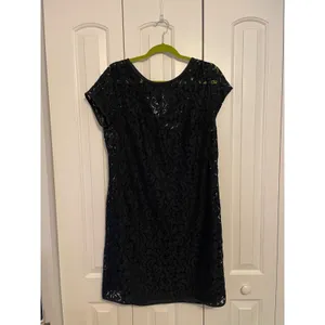 Loft Lace Shift Dress Floral Black Keyhole Back Ribbon Tie Elegant Cap‎ Sleeve thumbnail 3