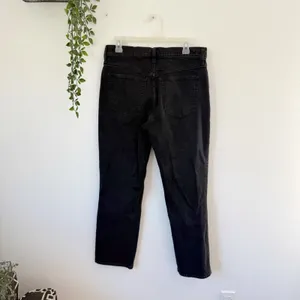 J. Crew Classic Straight Jean in Washed Black Sz 28 thumbnail 3