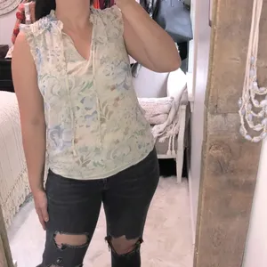 Rose + Olive size small floral sleeveless top thumbnail 4