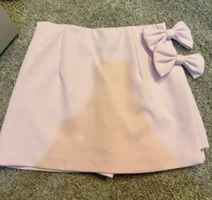 SHEIN Pastel Pink Mini Skirt with Bow Accents thumbnail 1