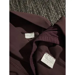 Vuori Daily Crop Tank Top and Daily Leggings Set Ruby Red thumbnail 5