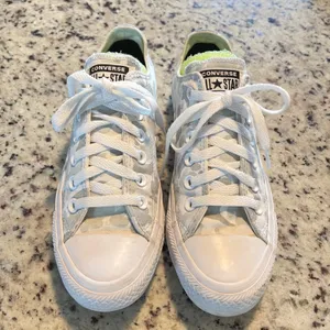 Converse Chuck Taylor All Star Womens 7 White Grey Camo Low Top Sneakers thumbnail 2
