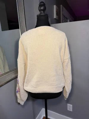 Harper Heritage cream chenille knit cottagecore sweater embroidered flowers sleeve medium. thumbnail 3