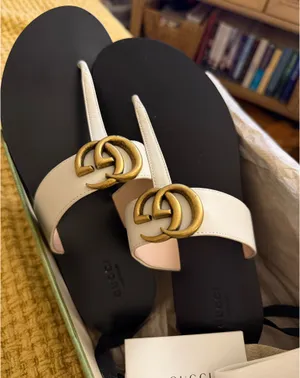 Gucci GG White & Black Thong Flip Flop Sandals thumbnail 8