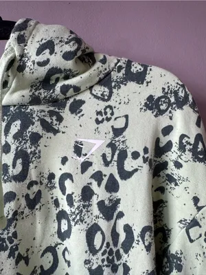 Gymshark Women’s Light Green All Over Animal Print Hoodie‎ Sweatshirt Medium thumbnail 7