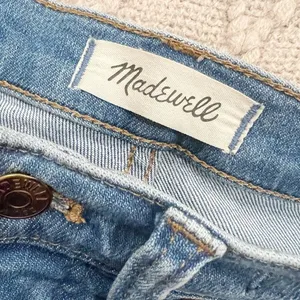 MADEWELL Cali Demi-Boot Jeans in‎ Dorrance Wash: Kick Out Crop thumbnail 6