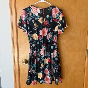 Row-A Floral Mini Dress Womens Medium Black Flutter Sleeve V-Neck Boho Chic thumbnail 7