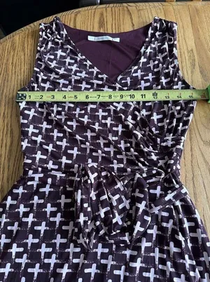 Women’s ShortSleeve Geometric Print Faux Wrap Stretch Dress Size Small Maroon thumbnail 10