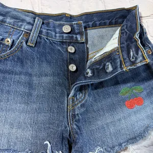 Levi's Cherry Shorts Womens 24 Blue‎ 501 Button Fly Cut Off Cotton thumbnail 3
