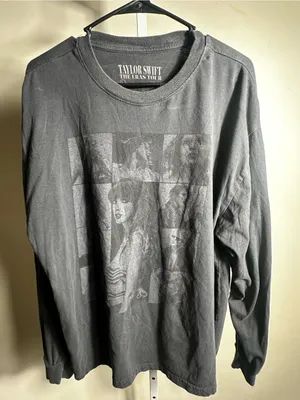 H29. Taylor Swift Black Long-Sleeve Vintage Graphic Tee thumbnail 2