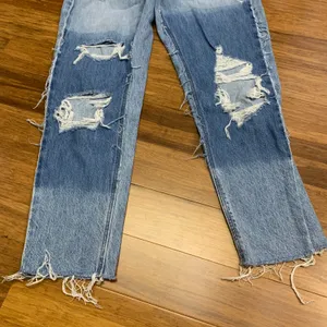 American Eagle Mom Jeans Womens Size 4 Distressed‎ Ripped Frayed Hem Denim Blue thumbnail 3