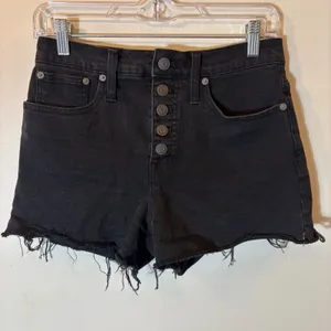 Madewell‎ High-Rise Denim Shorts Size 26 Black Button Fly Raw Hem G5167 thumbnail 2