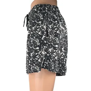 Everlane Women's Black White Floral High Waisted Casual Mini Shorts Size M thumbnail 2