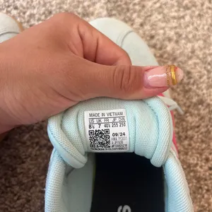 Adidas Women’s Platform Sneakers thumbnail 3