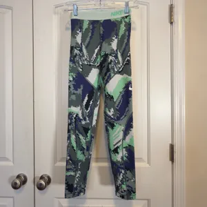 Nike Pro Hyperwarm Leggings Womens Size XS Green Blue‎ Pixel Digital Camo Gym thumbnail 2
