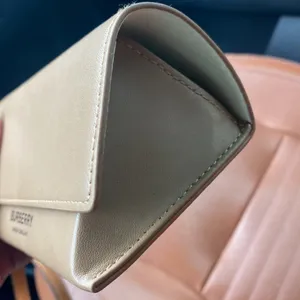 Authentic BURBERRY Tan Leather Sunglass Case thumbnail 5