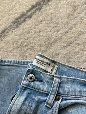 Abercrombie High-Rise Jeans Straight thumbnail 2