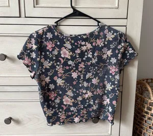 American Eagle Outfitters Crop T-Shirt thumbnail 2