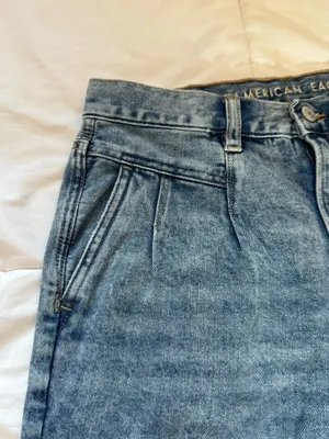 Tags: mom jeans, high rise jeans, light wash denim, casual, trendy, women’s jeans, American Eagle, size 4. thumbnail 5