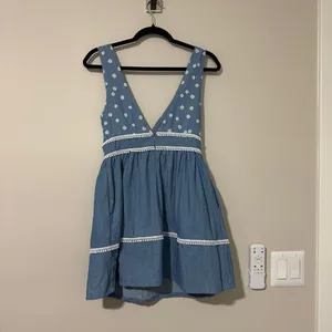 Petal & Pup Estrella Mini Dress V Neck Size Small thumbnail 5