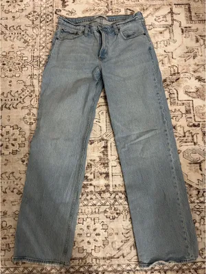 Abercrombie Low-Rise Baggy Jeans thumbnail 1