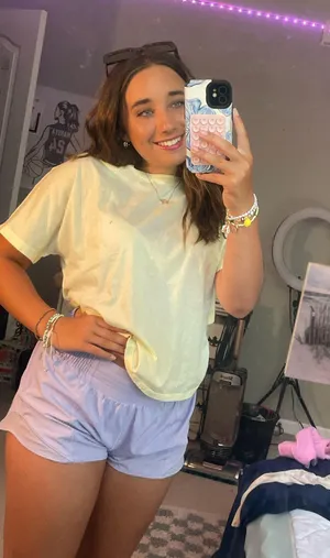 Lululemon Shorts Hotty Hot thumbnail 6