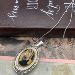 Audrey Hepburn Photo Locket Necklace Vintage Silver Oval Pendant 18” Chain thumbnail 6
