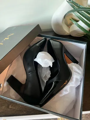 Vaneli Black Pointed Toe Pumps With Patent Cap Size 7 thumbnail 2