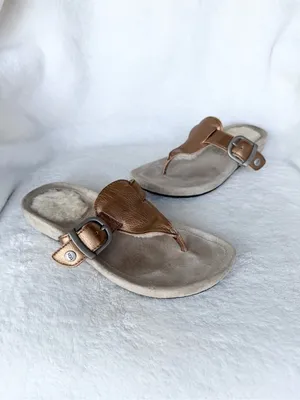 UGG Gypsy Patent Leather Flip Flop Sandal Gold Size 6 Womens thumbnail 2