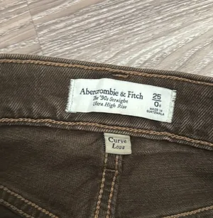 Abercrombie The 90s Straight Leg Ultra High Rise Curve Love Jeans thumbnail 6